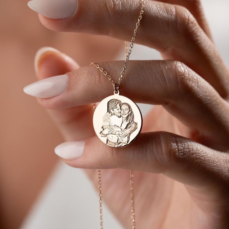 Portrait Pendant